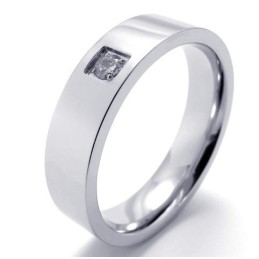 Elegant Form, Färg Och Briljans. Välkänd För Sin Fina Titanring.
