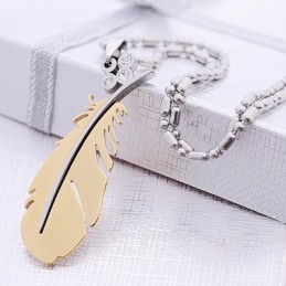 Moderiktigt Flygande Fjäder Titanhalsband Hänge
