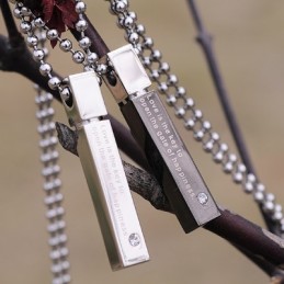 Moderiktiga Kubformade Raffinerade Älsklingälskare Titanhalsbandhängen