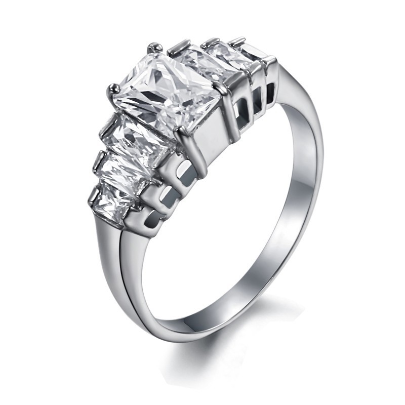 Stabil Kvalitet Kvinnlig Titanring Med Strass Stabil Kvalitet Kvinnlig Titanring Med Strass