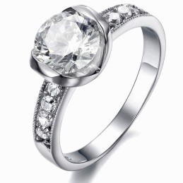 Att Njuta Av Högt Rykte Hemma Och Utomlands Kvinnlig Titanring Med Strass