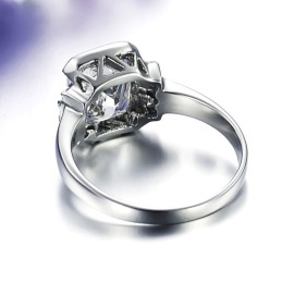 Välkänd För Sin Fina Titanring Med Strass För Kvinnor
