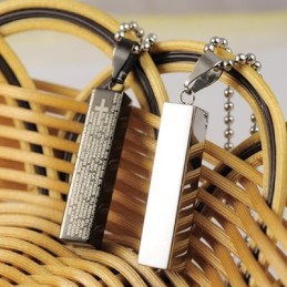 Moderiktigt Kubiskt Titanhalsband För Par, Hänge