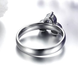 Välkänd För Sin Fina Titanring Med Strass För Kvinnor