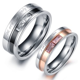 Högkvalitativ Titanring För Älskare Med Strass