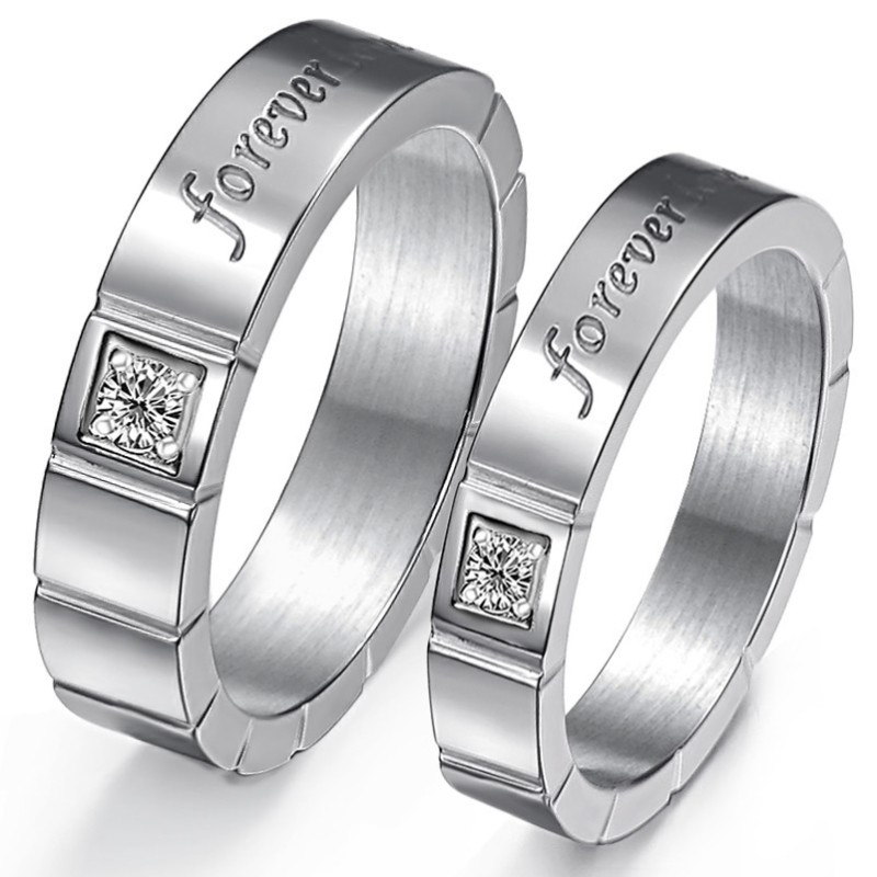 Kvalitets- Och Kvantitetsgaranterad Titanring För Älskare Med Diamant Kvalitets- Och Kvantitetsgaranterad Titanring För Älskare Med Diamant