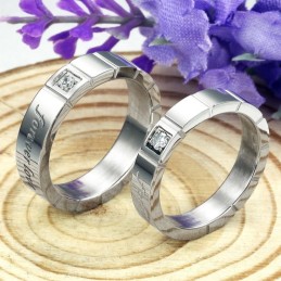 Kvalitets- Och Kvantitetsgaranterad Titanring För Älskare Med Diamant
