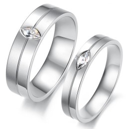 Högkvalitativ Titanring För Älskare Med Strass