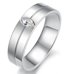 Högkvalitativ Titanring För Älskare Med Strass