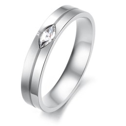 Högkvalitativ Titanring För Älskare Med Strass