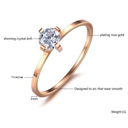 Pålitlig Titanring Av Hög Kvalitet För Älskare Med Strass