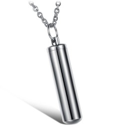 Att Njuta Av Högt Rykte Hemma Och Utomlands, Kortfattat Titanhalsband