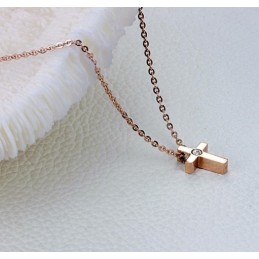 Kvalitetsdrottningen Kors Titanhalsband Med Strass