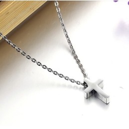 Kvalitets- Och Kvantitetsgaranterat Titanhalsband Med Kors För Kvinnor