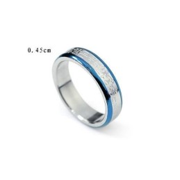 Klassiskt Koreanskt Ringhänge Och Titanhalsband