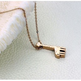 Halsband I Titan Med Giraffform Och Slitstarkt Utseende