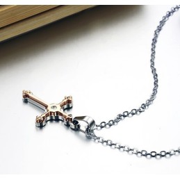 Kung Av Kvantitet, Titanhalsband Med Kors För Kvinnor