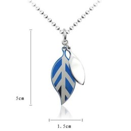 Hackberry Leaf Blått Titanhänge Och Halsband