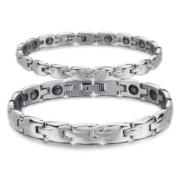 Välkänt För Sitt Fina Kvalitetshälsoarmband I Titanium För Älskare