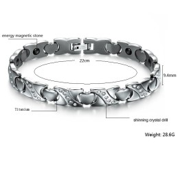 Kvalitets- Och Kvantitetsgaranterat Älsklingstitanarmband Med Diamanter