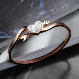 Högkvalitativt Armband I Titan För Kvinnor Med Älskling