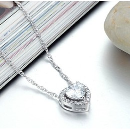 Pålitligt Kvalitetshalsband För Kvinnor Med Älskling I Platina Och Titan Med Strass