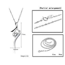 Stabilt Kvalitetshalsband För Kvinnor I Platinaplätering Av Titan Med Diamanter