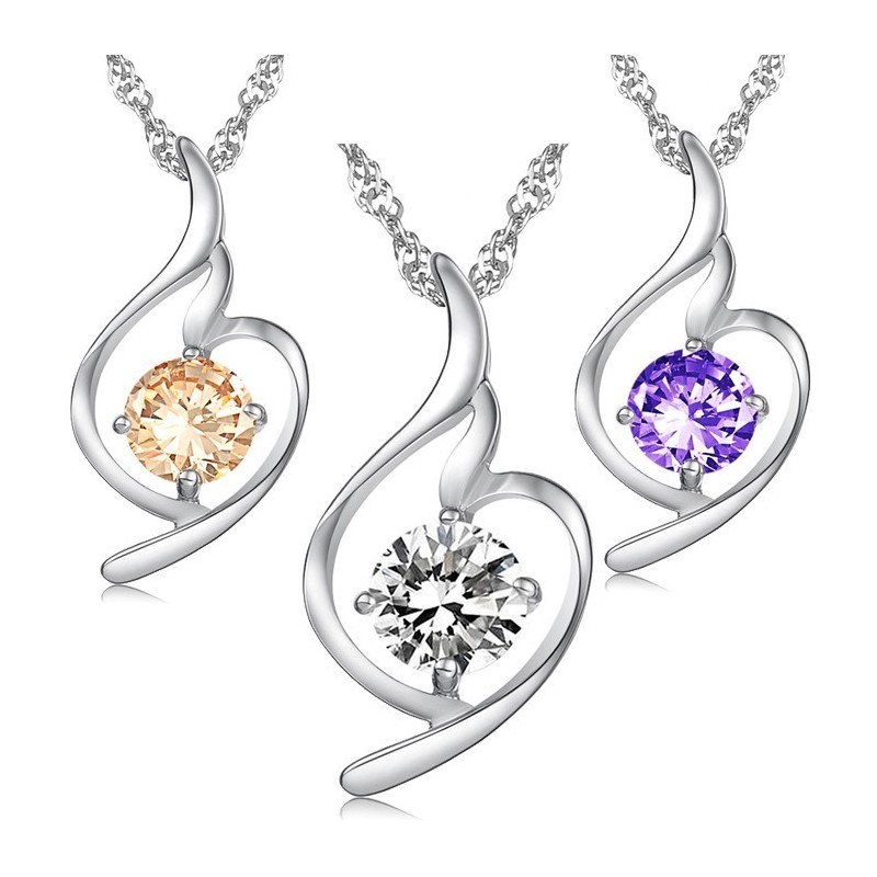 Drottningen Av Kvalitetskvinnligt Mode I Platinapläterat Titanhalsband Med Diamanter Drottningen Av Kvalitetskvinnligt Mode I Platinapläterat Titanhalsband Med Diamanter