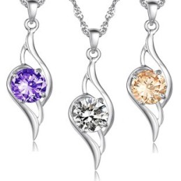 Kvalitets- Och Kvantitetsgaranterat Platinapläterat Titanhalsband Med Diamanter För Kvinnor