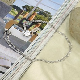 Utmärkt Kvalitetshalsband För Kvinnor I Platinaplätering Med Diamanter I Titan