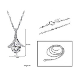 Utmärkt Kvalitetshalsband För Kvinnor I Platinaplätering Med Diamanter I Titan