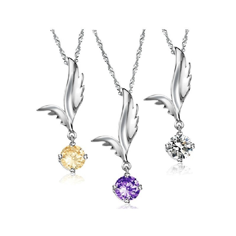 Tillförlitligt Kvalitetshalsband För Kvinnor Med Vingformad Platinaplätering I Titan Och Strass Tillförlitligt Kvalitetshalsband För Kvinnor Med Vingformad Platinaplätering I Titan Och Strass