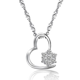 Stabilt Kvalitetshalsband För Kvinnor I Platinaplätering Av Titan Med Diamanter