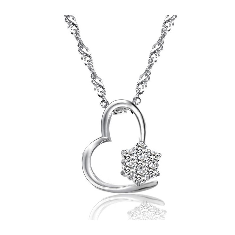 Stabilt Kvalitetshalsband För Kvinnor I Platinaplätering Av Titan Med Diamanter Stabilt Kvalitetshalsband För Kvinnor I Platinaplätering Av Titan Med Diamanter