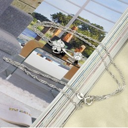 Pålitligt Prestanda Halsband För Kvinnor I Platinapläterat Titan Med Diamanter