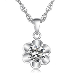 Drottningen Av Kvalitet Kvinnligt Halsband I Ren Platinaplätering I Titan Med Diamanter