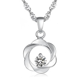 Kvalitets- Och Kvantitetsgaranterat Elegant Halsband I Platinapläterad Titan Med Diamanter För Kvinnor