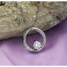 Stabil Kvalitet För Kvinnor, Kortfattat Platinapläterat Titanhalsband