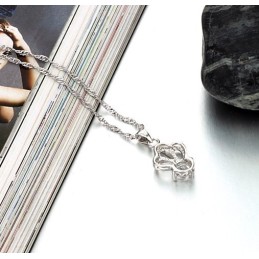 Lättanvänt Halsband För Kvinnor Med Allergivänligt Platinapläterat Titan Och Strass