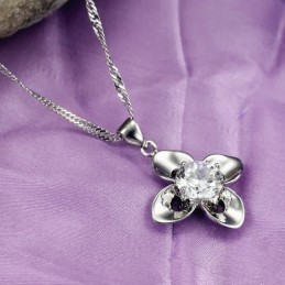 Världsberömt Platinapläterat Titanhalsband Med Diamanter För Kvinnor