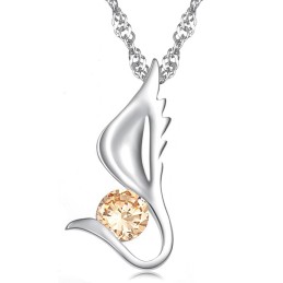 Drottningen Av Kvalitet, Vingformat Halsband I Platinapläterat Titan Med Diamanter För Kvinnor