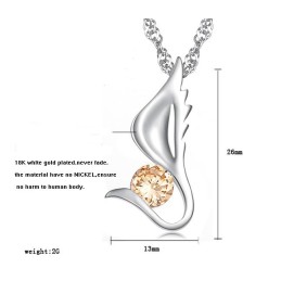 Drottningen Av Kvalitet, Vingformat Halsband I Platinapläterat Titan Med Diamanter För Kvinnor