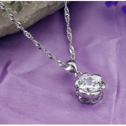 Stabil Kvalitet För Kvinnor I Rosformad Platinapläterad Titanhalsband