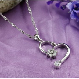 Kvalitets- Och Kvantitetsgaranterat Platinapläterat Titanhalsband Med Strass För Kvinnor