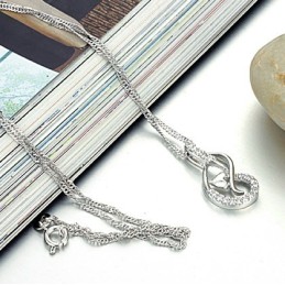 Högkvalitativt Halsband I Platinapläterat Titan Med Strass För Kvinnor