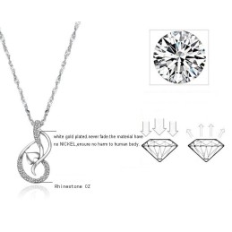 Högkvalitativt Halsband I Platinapläterat Titan Med Strass För Kvinnor