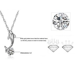 Kvalitets- Och Kvantitetsgaranterat Halsband I Platinapläterad Titan Med Diamanter För Kvinnor