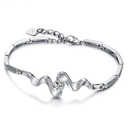 Brett Utbud Av Klassiskt Platinapläterat Titanarmband Med Strass För Kvinnor