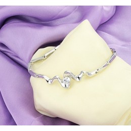 Brett Utbud Av Klassiskt Platinapläterat Titanarmband Med Strass För Kvinnor