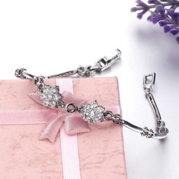Drottningen Av Kvalitet, Plommonblommaformad Platinapläterad Titanarmband Med Diamanter För Kvinnor